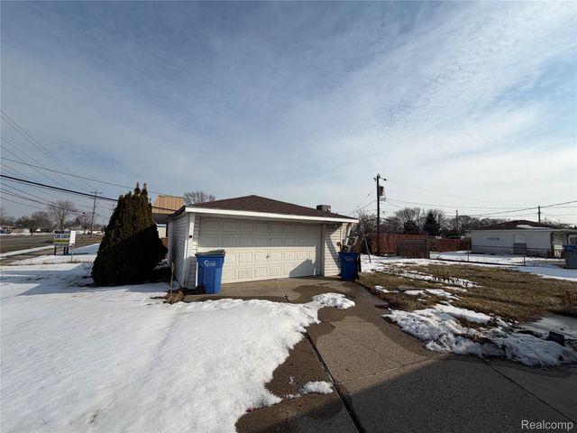 32960 Oakview Drive, Warren, MI 48092