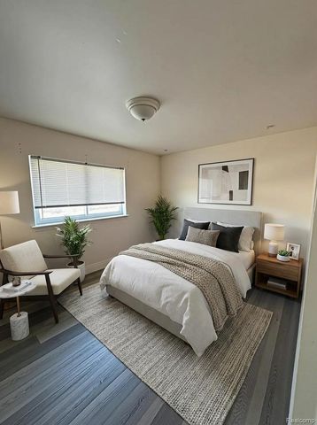 32960 Oakview Drive, Warren, MI 48092