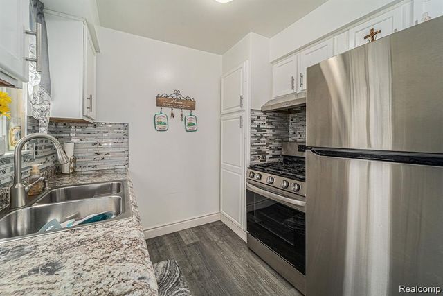 32960 Oakview Drive, Warren, MI 48092