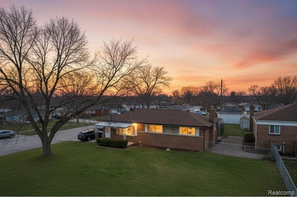 32960 Oakview Drive, Warren, MI 48092