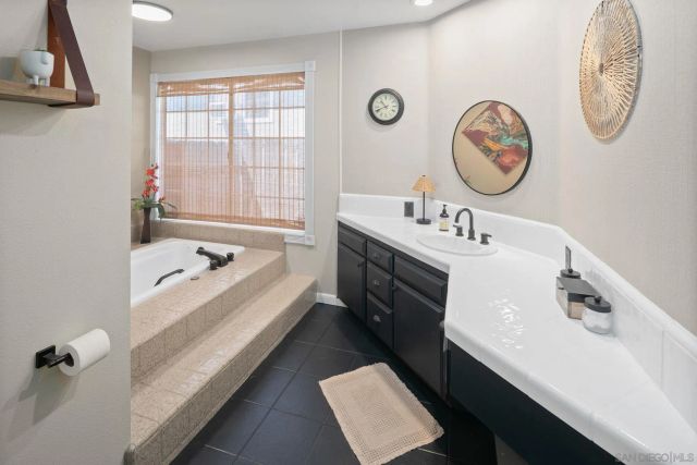 952 W 5th Ave, Escondido, CA 92025