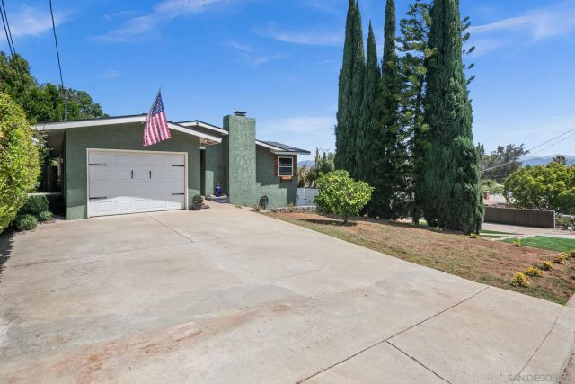 952 W 5th Ave, Escondido, CA 92025