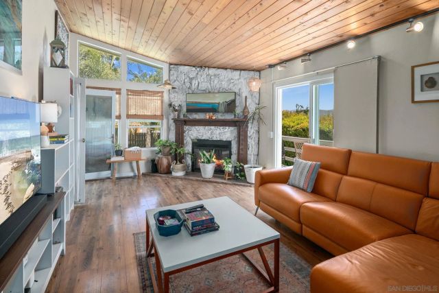 952 W 5th Ave, Escondido, CA 92025