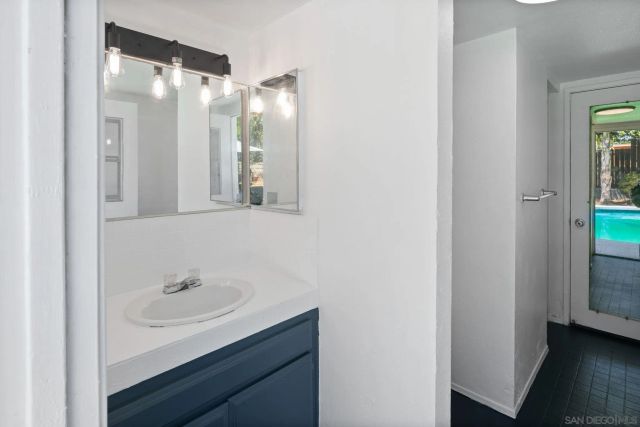 952 W 5th Ave, Escondido, CA 92025