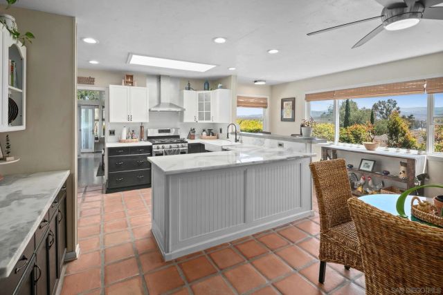 952 W 5th Ave, Escondido, CA 92025