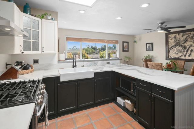 952 W 5th Ave, Escondido, CA 92025