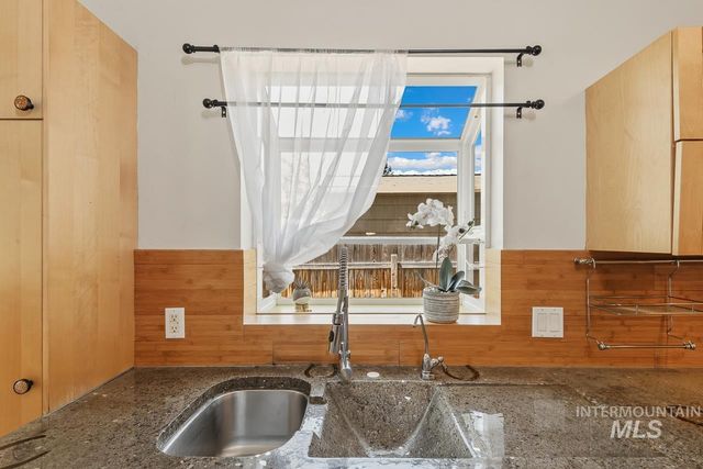 915 E Krall St, Boise, ID 83712