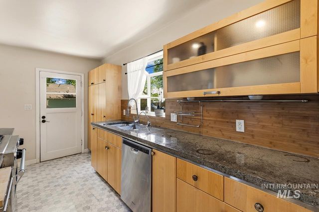 915 E Krall St, Boise, ID 83712