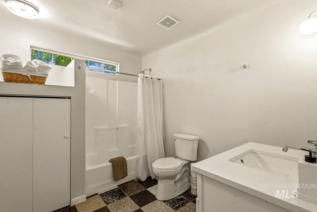 915 E Krall St, Boise, ID 83712