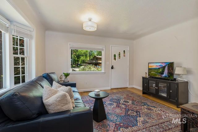 915 E Krall St, Boise, ID 83712