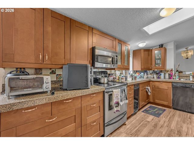 16000 Se POWELL Blvd 6, Portland, OR 97236