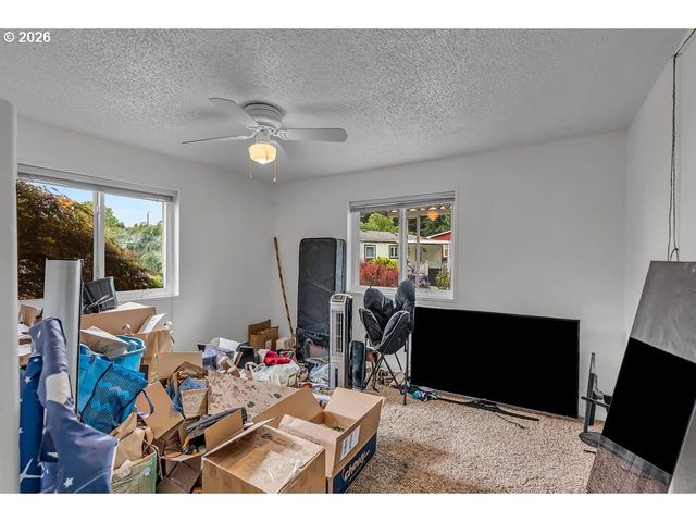 16000 Se POWELL Blvd 6, Portland, OR 97236