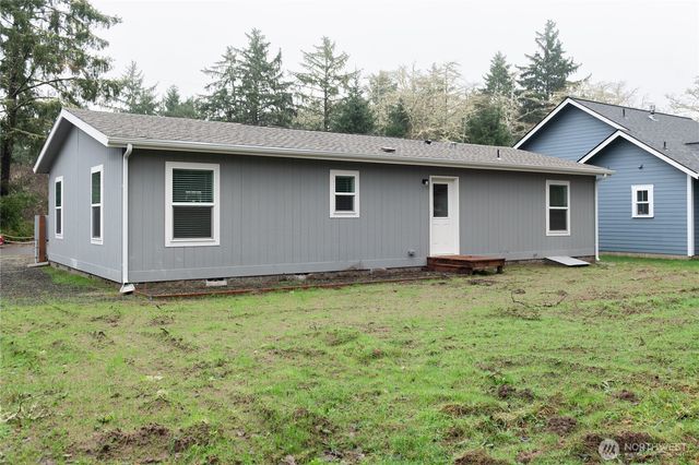 361 Eridani Loop SE, Ocean Shores, WA 98569