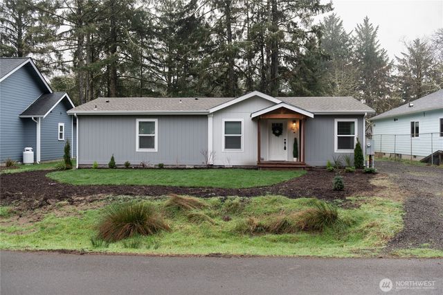 361 Eridani Loop SE, Ocean Shores, WA 98569