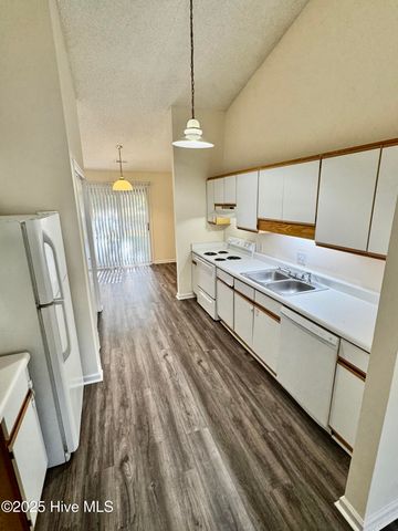 1303 Angels End A, Greenville, NC 27858
