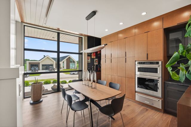 11925 NW Meadow Springs Drive, Johnston, IA 50131