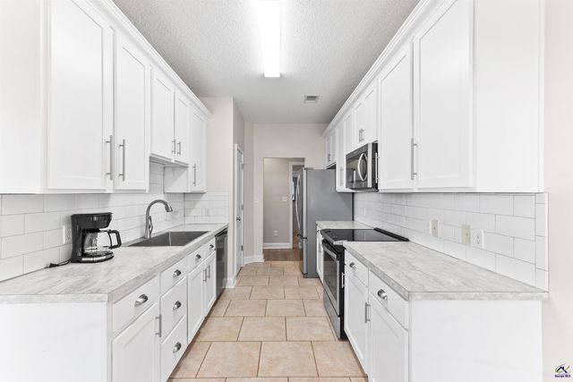 208 Mahan Drive, Perry, GA 31069
