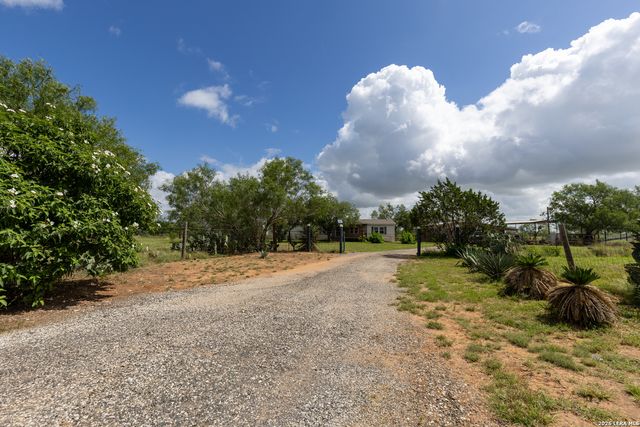 4780 COUNTY ROAD 307, Jourdanton, TX 78026
