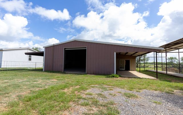 4780 COUNTY ROAD 307, Jourdanton, TX 78026