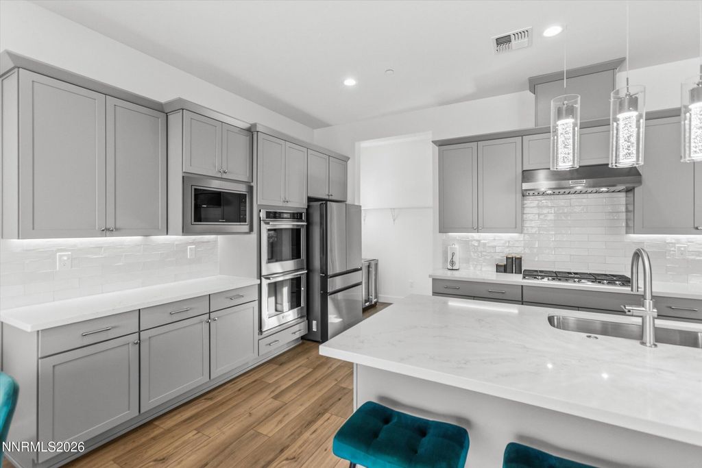 Image 11 of property listing at 325 S Pah Rah Rdg Drive, Sparks, NV 89441