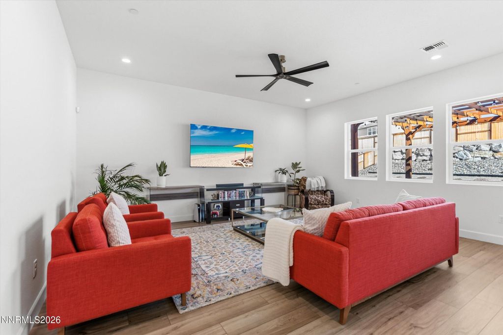 Image 17 of property listing at 325 S Pah Rah Rdg Drive, Sparks, NV 89441