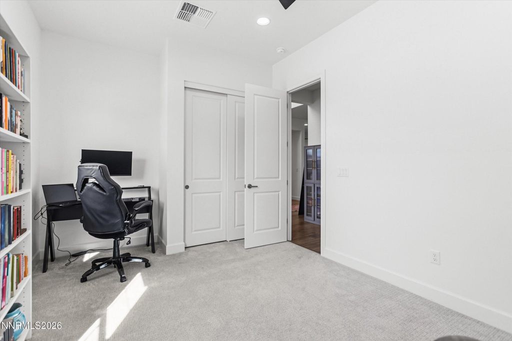 Image 21 of property listing at 325 S Pah Rah Rdg Drive, Sparks, NV 89441