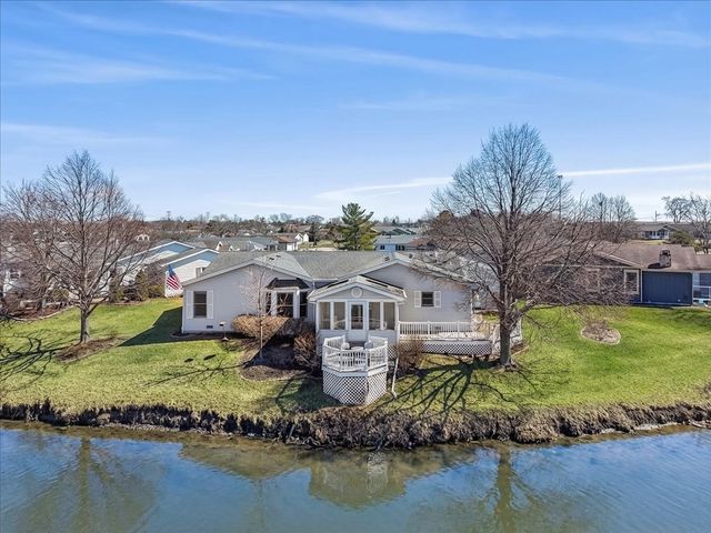 12 Surrey Court, Grayslake, IL 60030