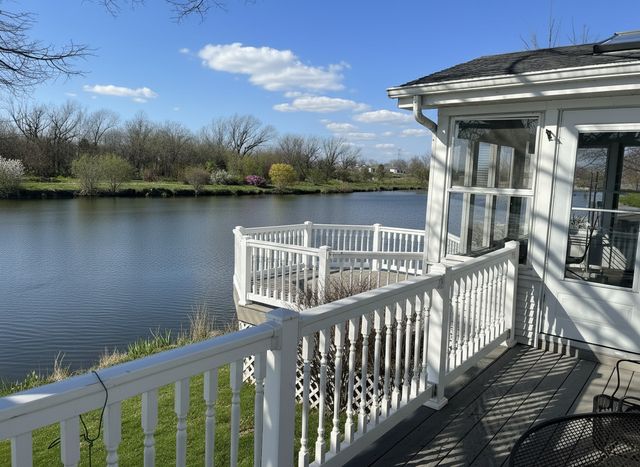 12 Surrey Court, Grayslake, IL 60030