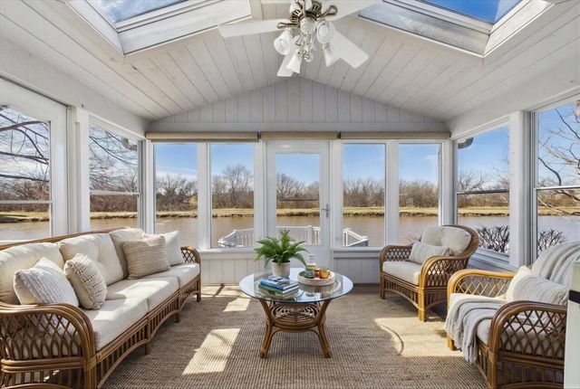 12 Surrey Court, Grayslake, IL 60030