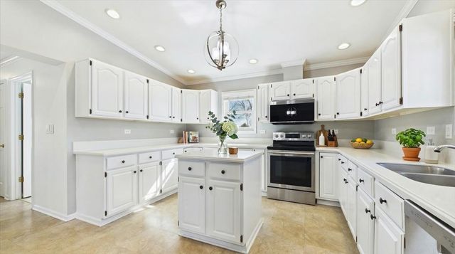 12 Surrey Court, Grayslake, IL 60030