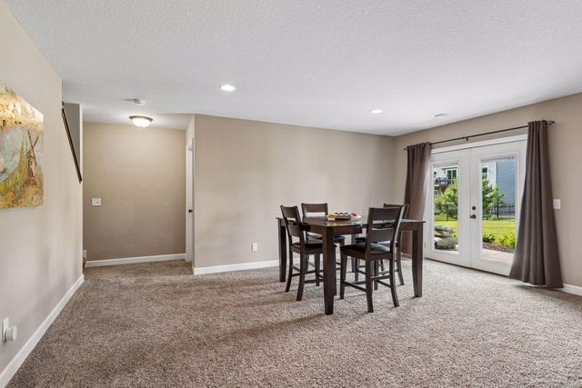 11946 32nd St N, Lake Elmo, MN 55042