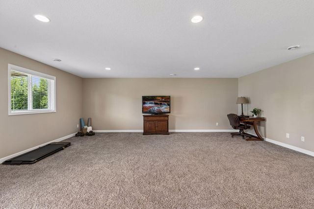 11946 32nd St N, Lake Elmo, MN 55042