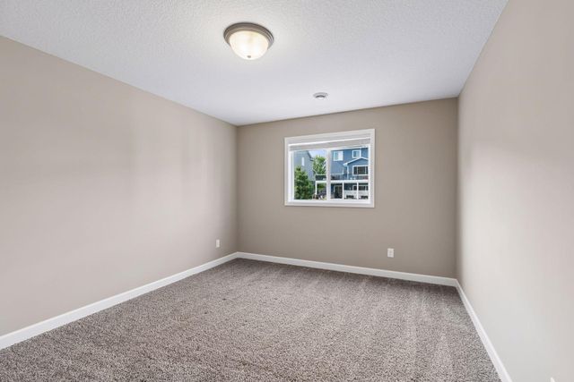11946 32nd St N, Lake Elmo, MN 55042