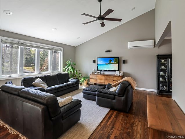 11 Foxburn Street, New City, NY 10956