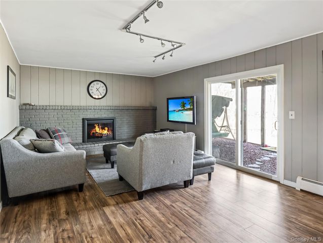 11 Foxburn Street, New City, NY 10956