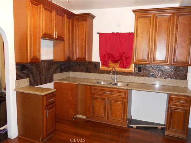 635 W 8th, San Bernardino, CA 92410