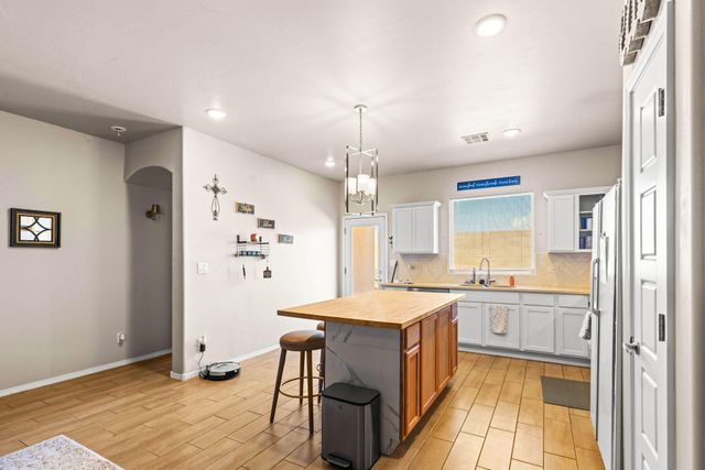 2831 Cambridge Avenue NE, Rio Rancho, NM 87144