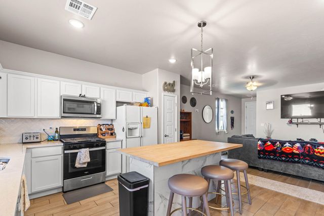 2831 Cambridge Avenue NE, Rio Rancho, NM 87144