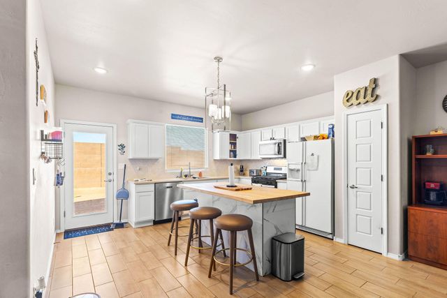 2831 Cambridge Avenue NE, Rio Rancho, NM 87144
