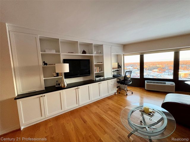 5000 Town Center 2305, Southfield, MI 48075