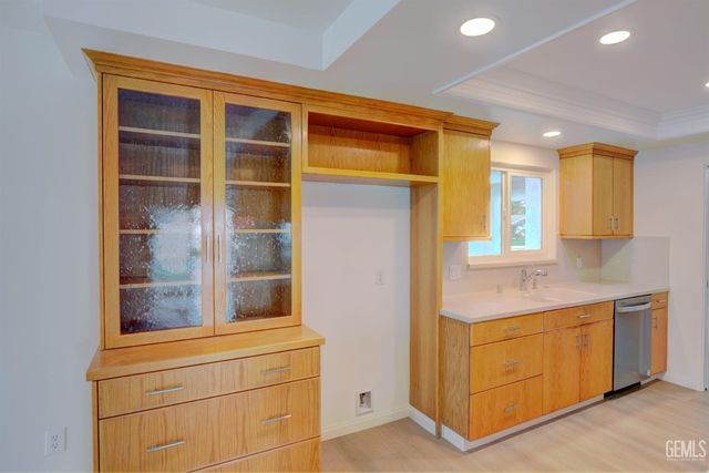 2000 Kinross Court, Bakersfield, CA 93309