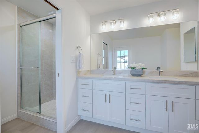 2000 Kinross Court, Bakersfield, CA 93309