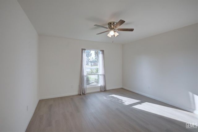 2000 Kinross Court, Bakersfield, CA 93309