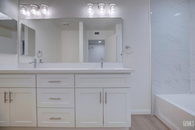 2000 Kinross Court, Bakersfield, CA 93309