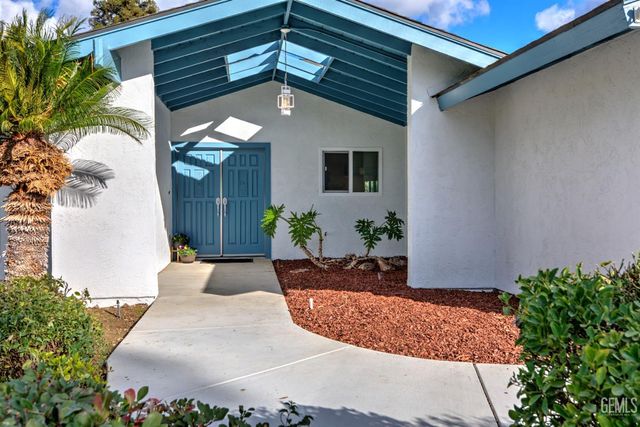 2000 Kinross Court, Bakersfield, CA 93309