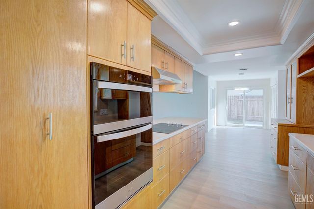 2000 Kinross Court, Bakersfield, CA 93309