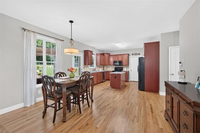 202 Prestwick Drive, Hoschton, GA 30548