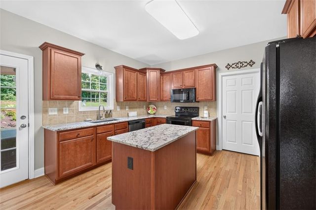 202 Prestwick Drive, Hoschton, GA 30548
