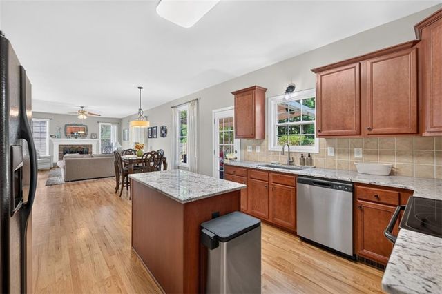 202 Prestwick Drive, Hoschton, GA 30548