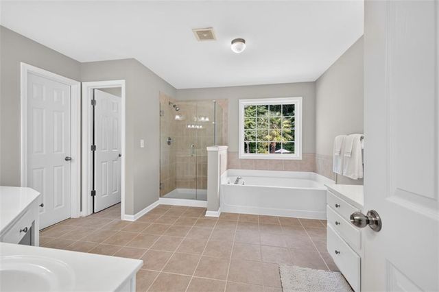 202 Prestwick Drive, Hoschton, GA 30548